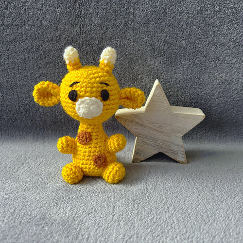 Geo the Baby Giraffe: crochet soft toy